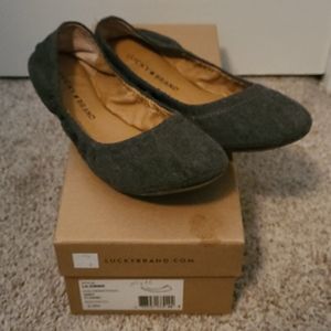 Lucky Brand gray flannel Emmie flat
